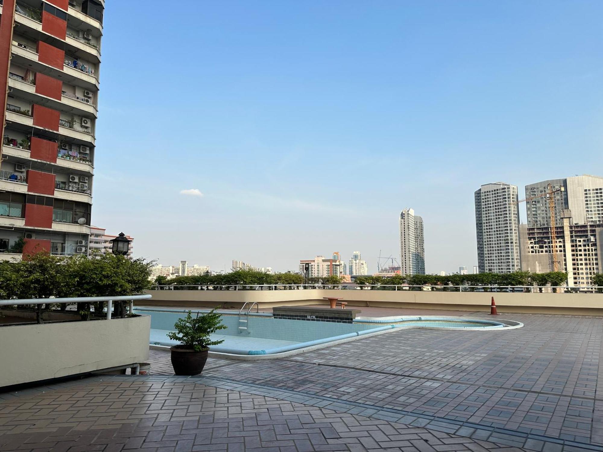Country Complex Bangna Aparthotel Bangkok Luaran gambar