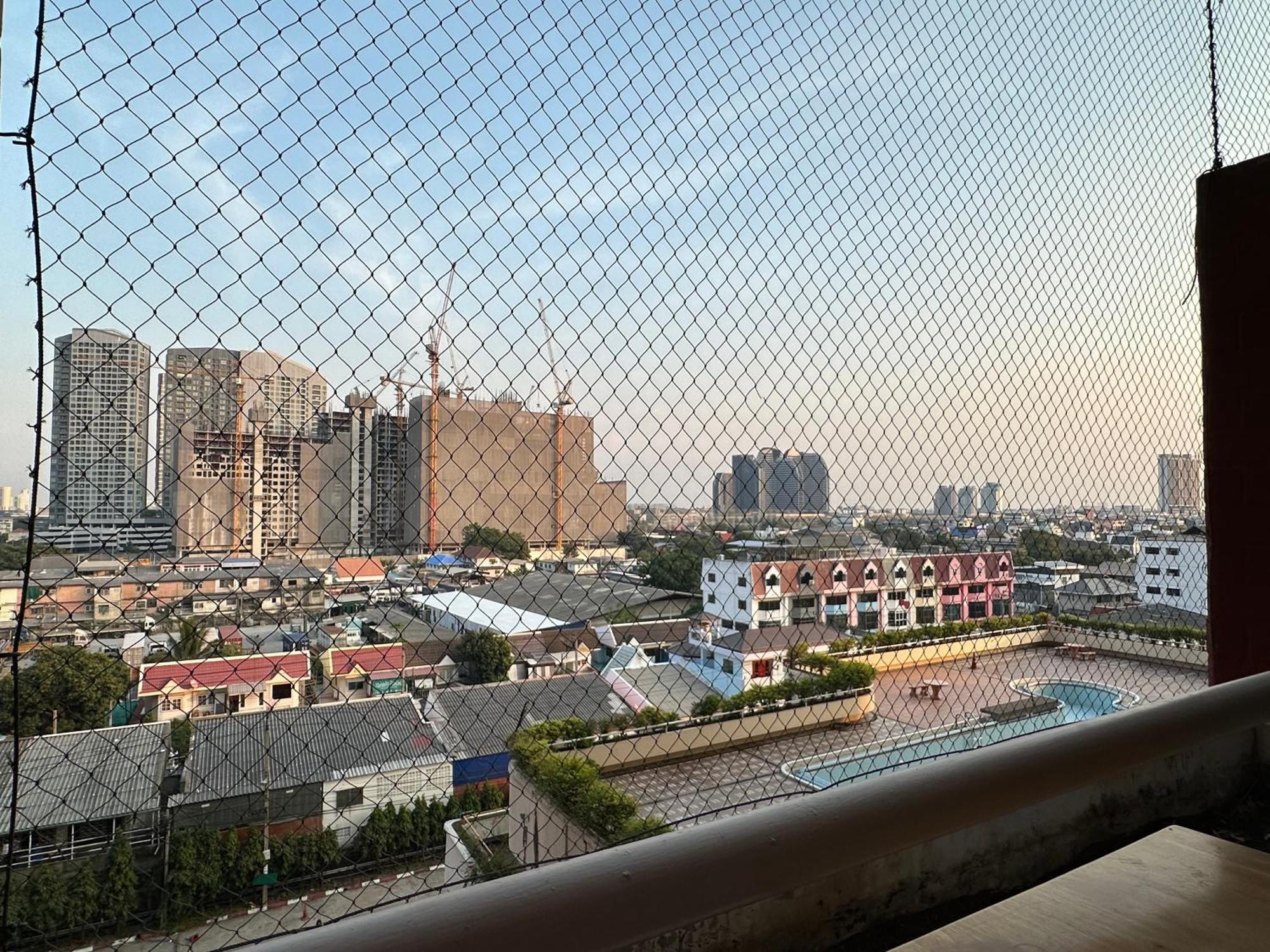 Country Complex Bangna Aparthotel Bangkok Luaran gambar