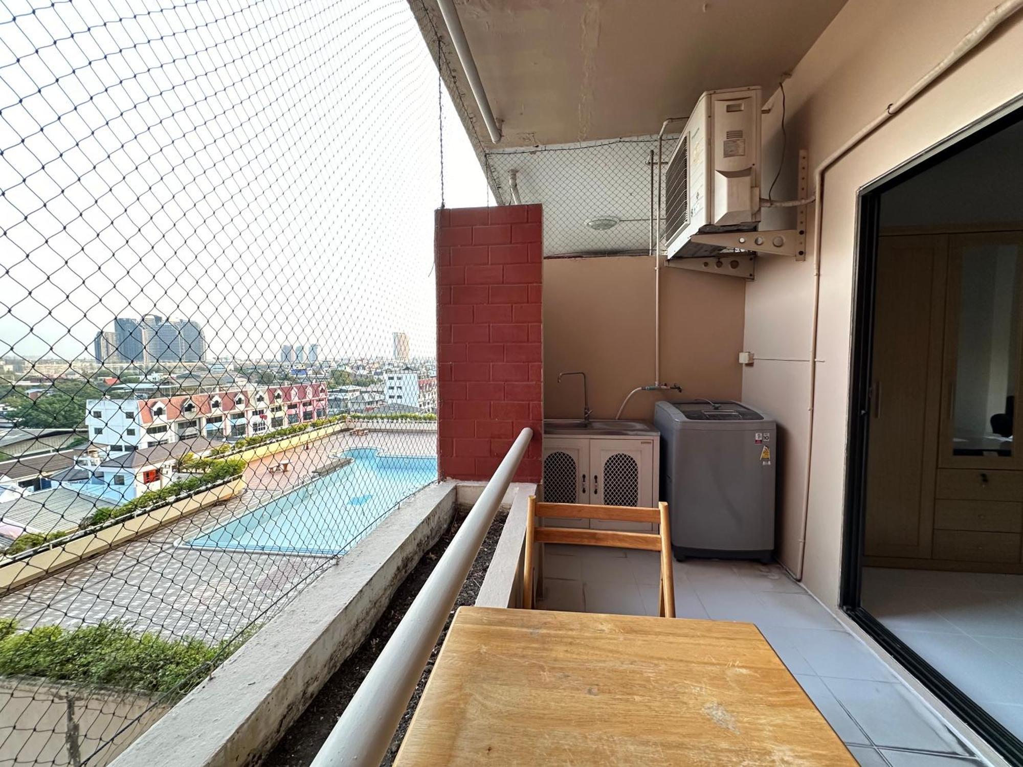 Country Complex Bangna Aparthotel Bangkok Luaran gambar
